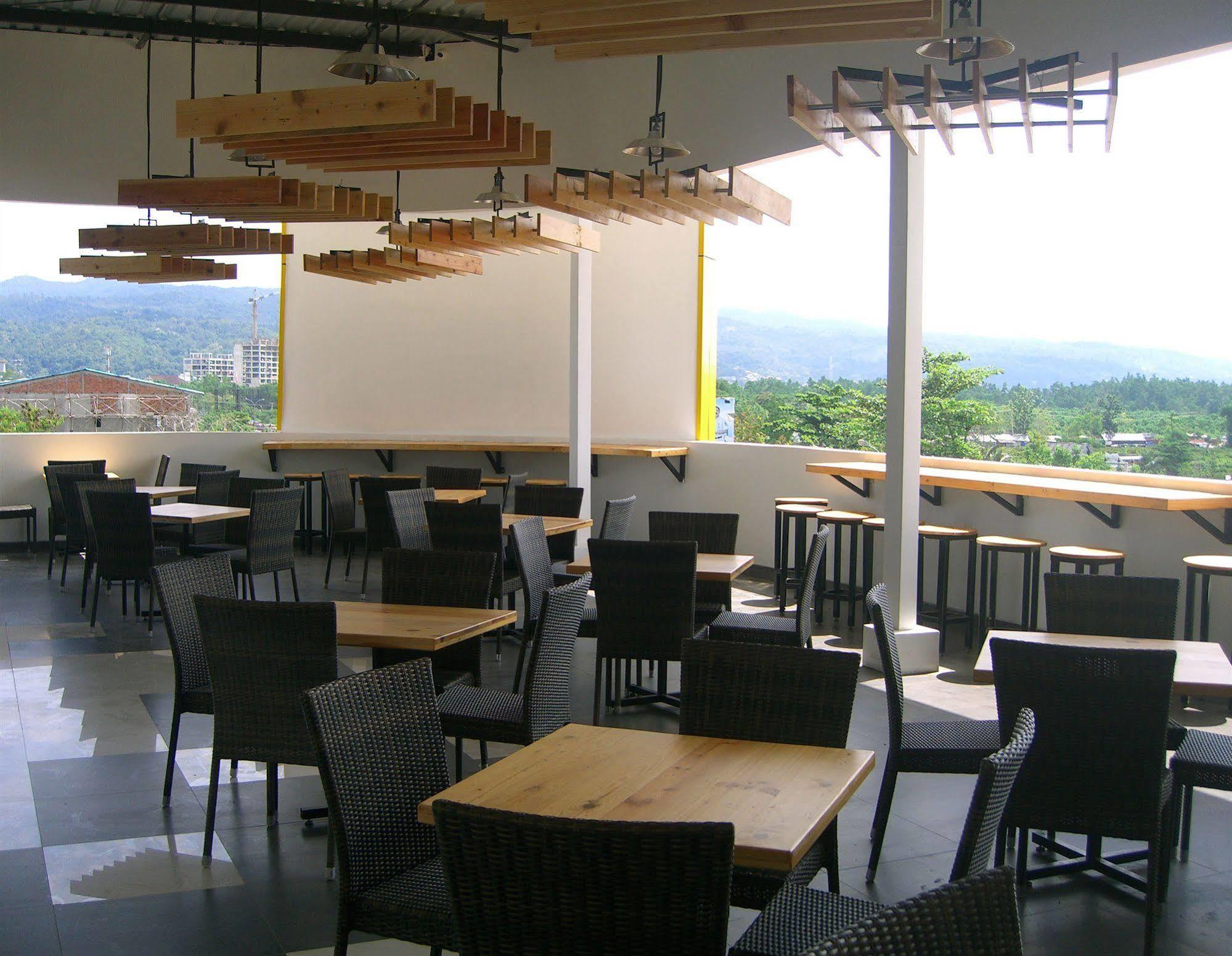 Dragon Inn Kendari Exteriör bild