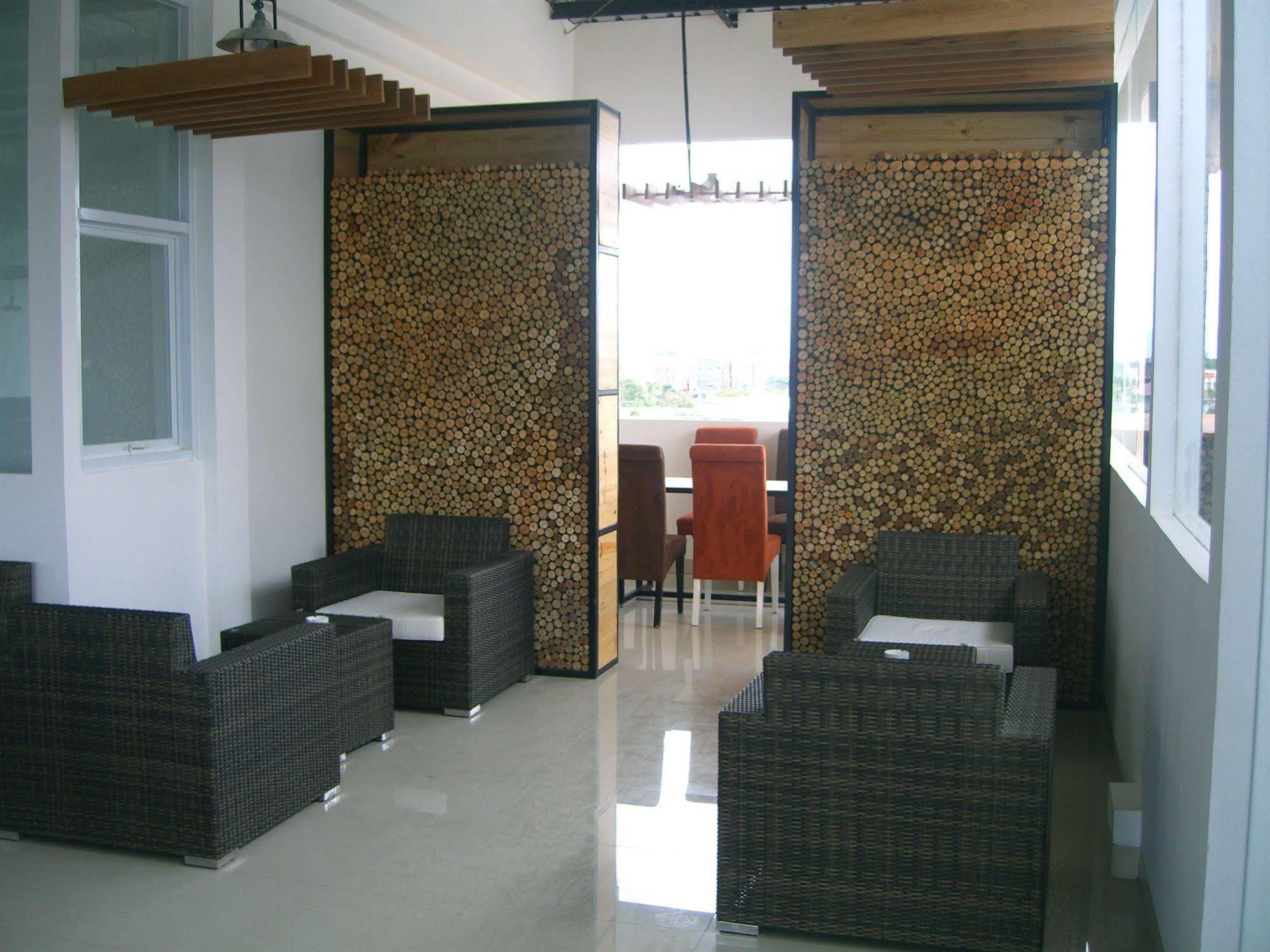 Dragon Inn Kendari Exteriör bild